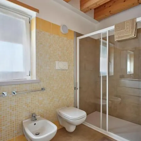 Leone Apartment